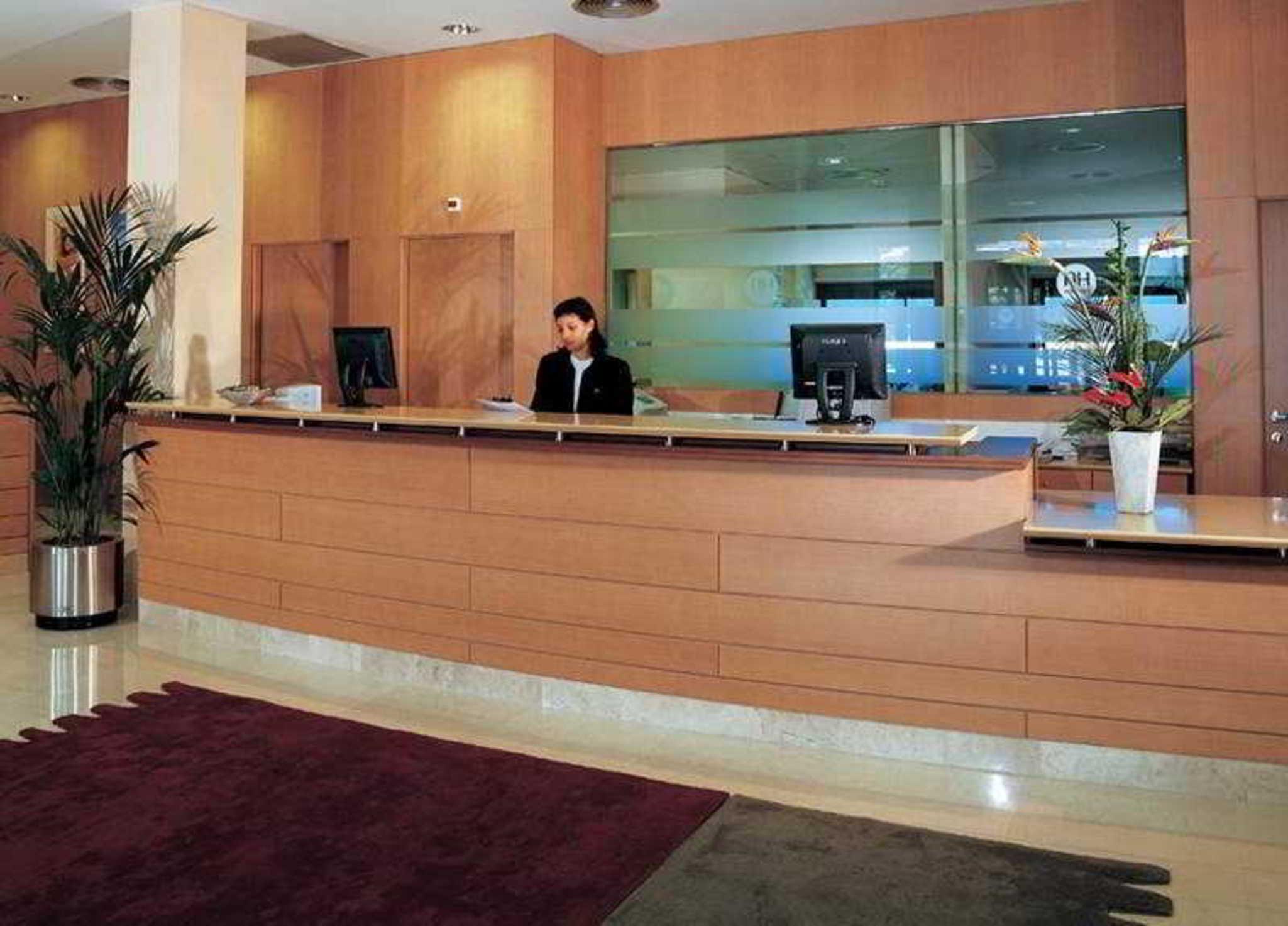Catalonia La Maquinista Hotel Barcelona Exterior photo