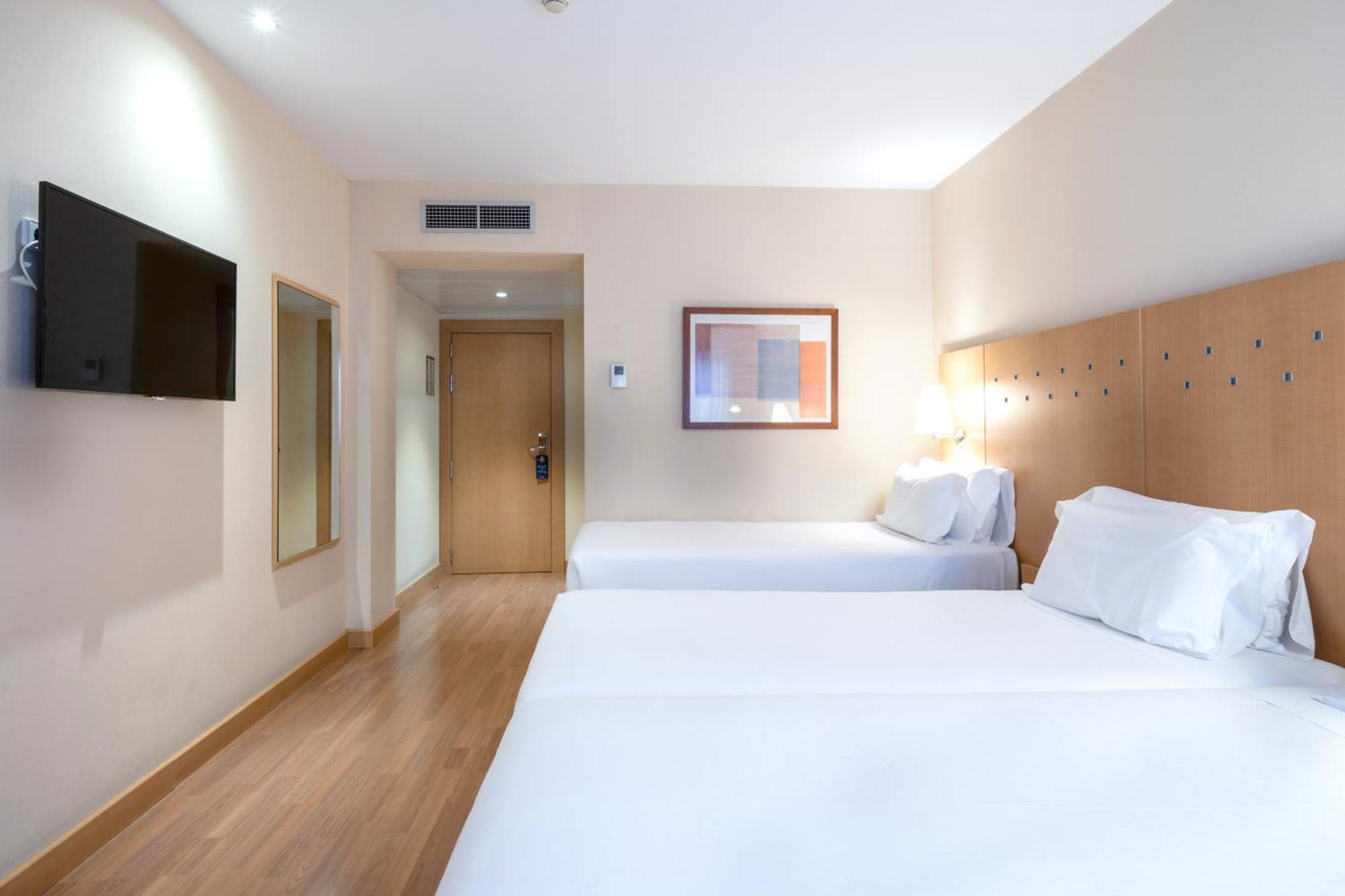 Catalonia La Maquinista Hotel Barcelona Room photo