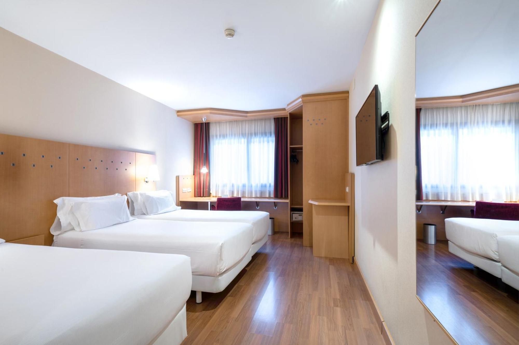 Catalonia La Maquinista Hotel Barcelona Room photo